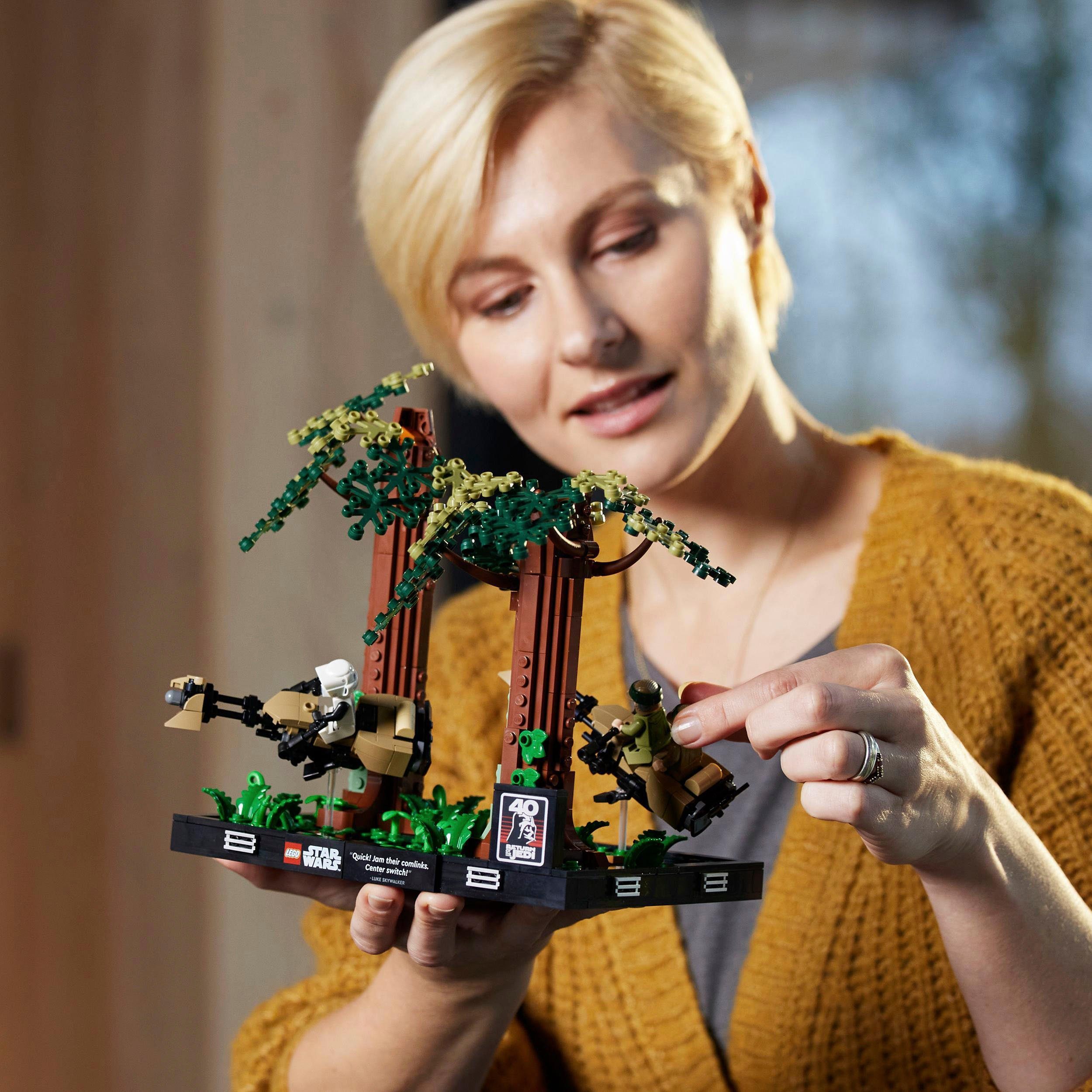 LEGO® Konstruktionsspielsteine Verfolgungsjagd auf Endor – Diorama (75353), LEGO® Star Wars, (608 St)