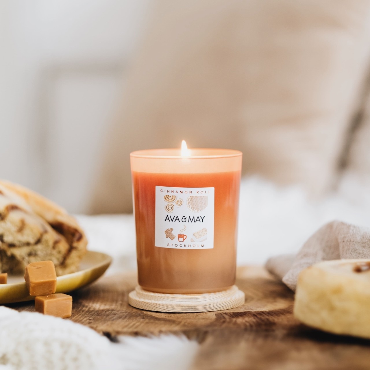 AVA & MAY Cinnamon Roll Scented Candle