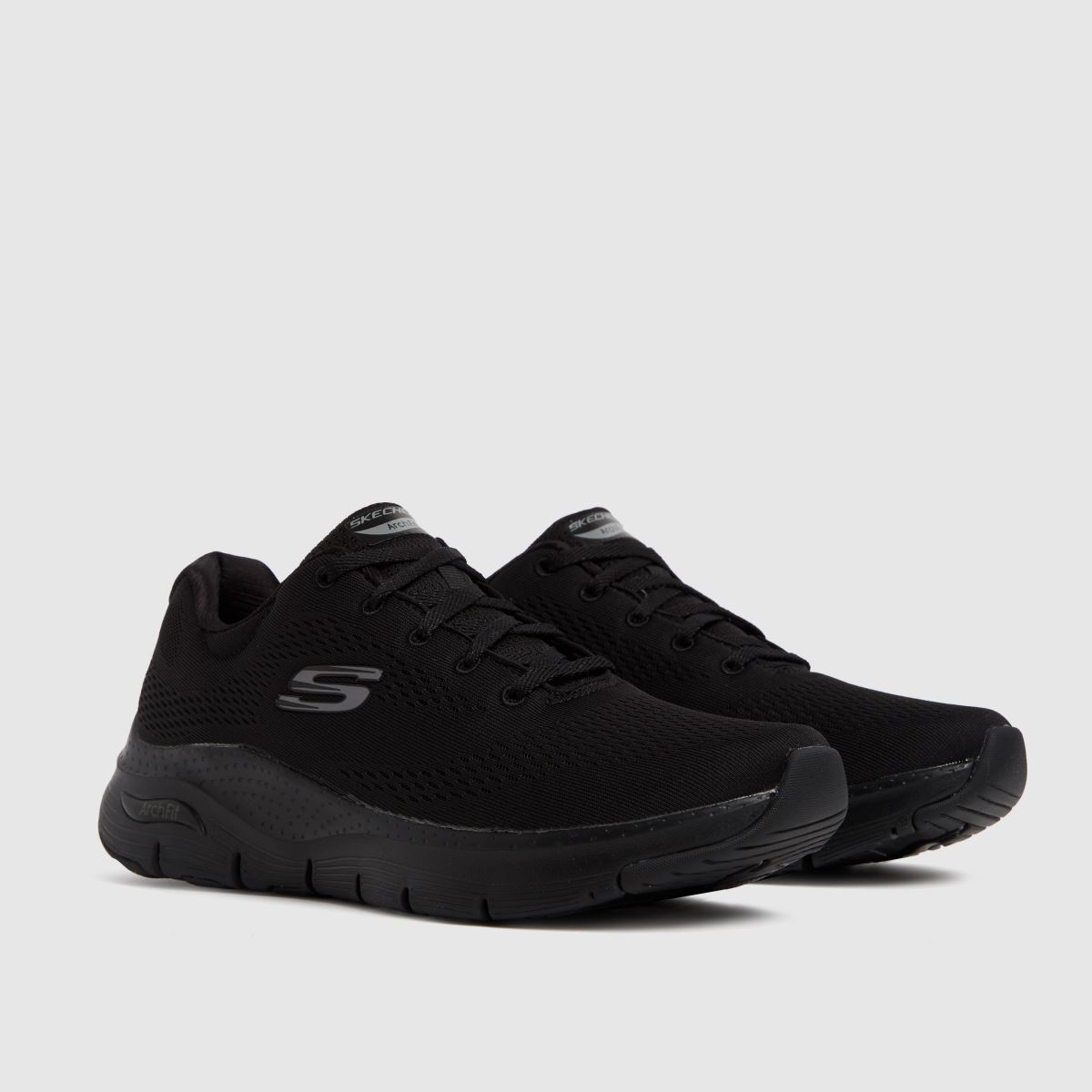 SKECHERS – Svarta sneakers med arch fit och bred passform