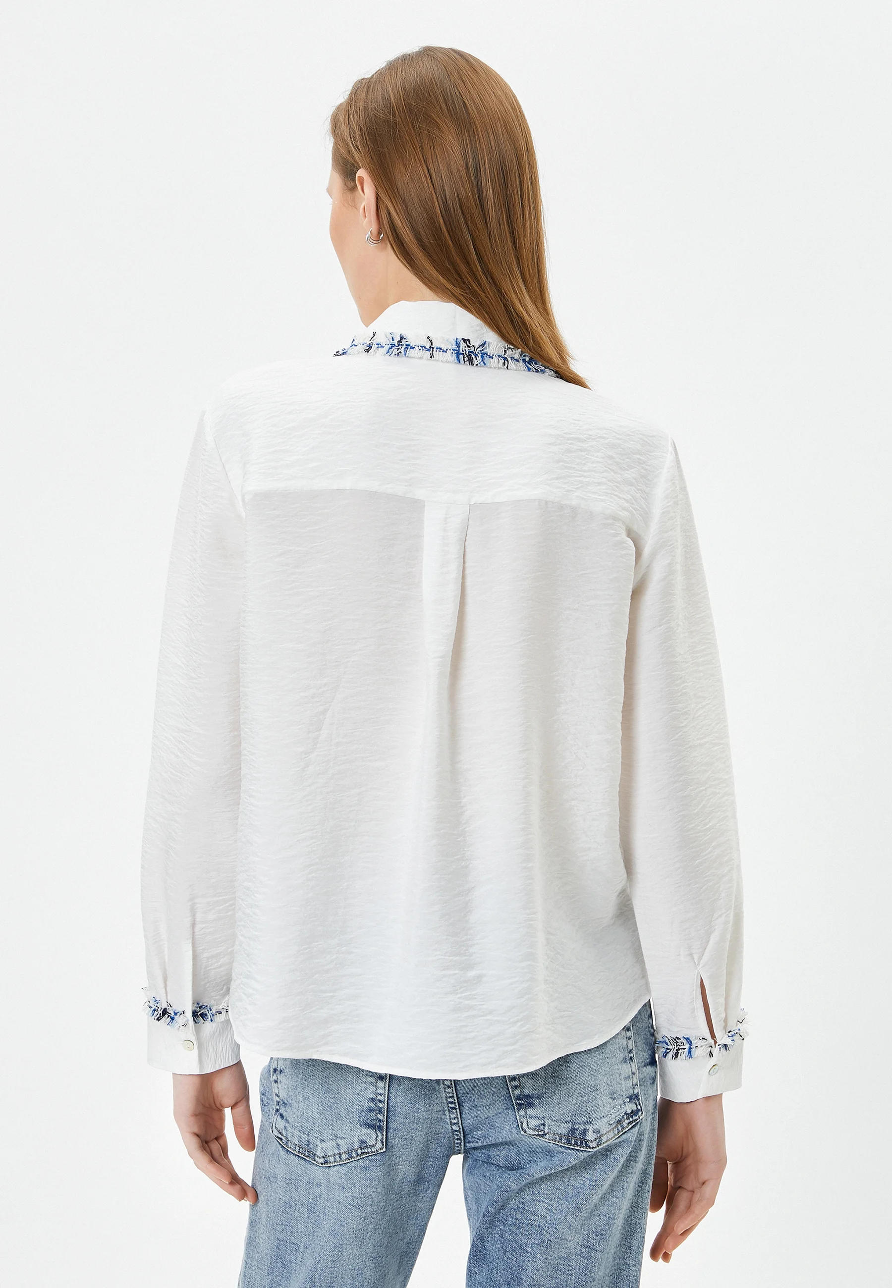 Camisa Koton con botones, perlas y detalles de manga larga