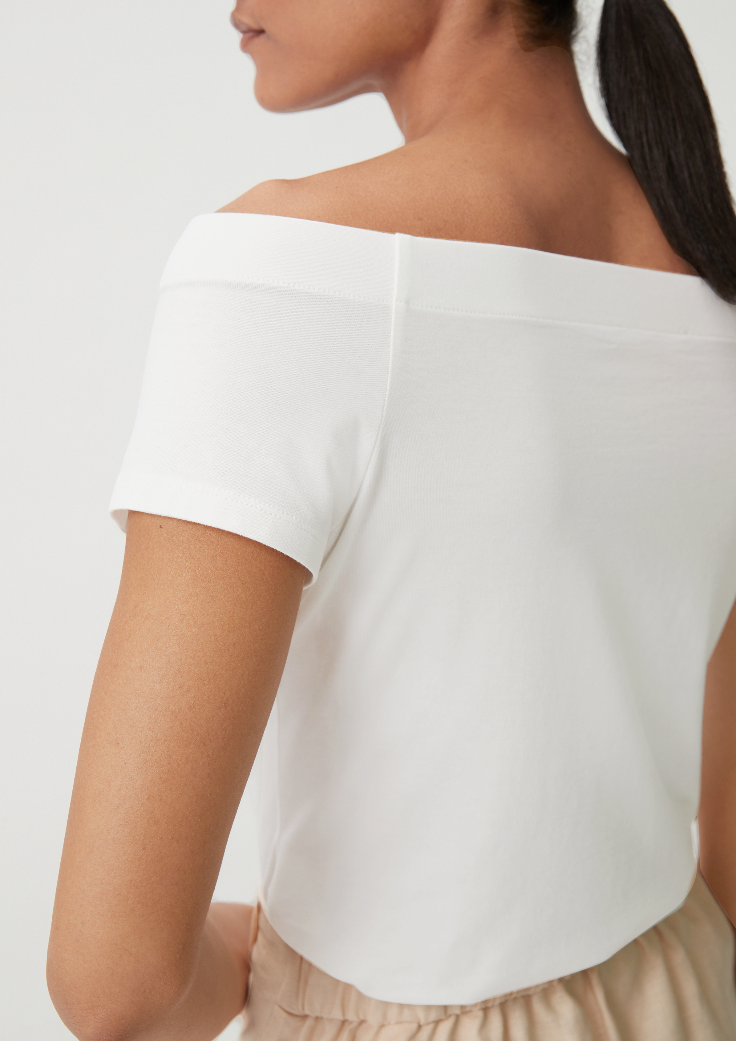 T-Shirt im Off shoulder-Look - weiß
