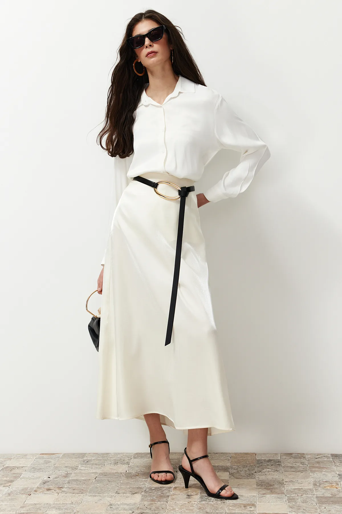 Trendyol Modest  Cremefarbener gewebter Satinrock TCTSS24EE00017