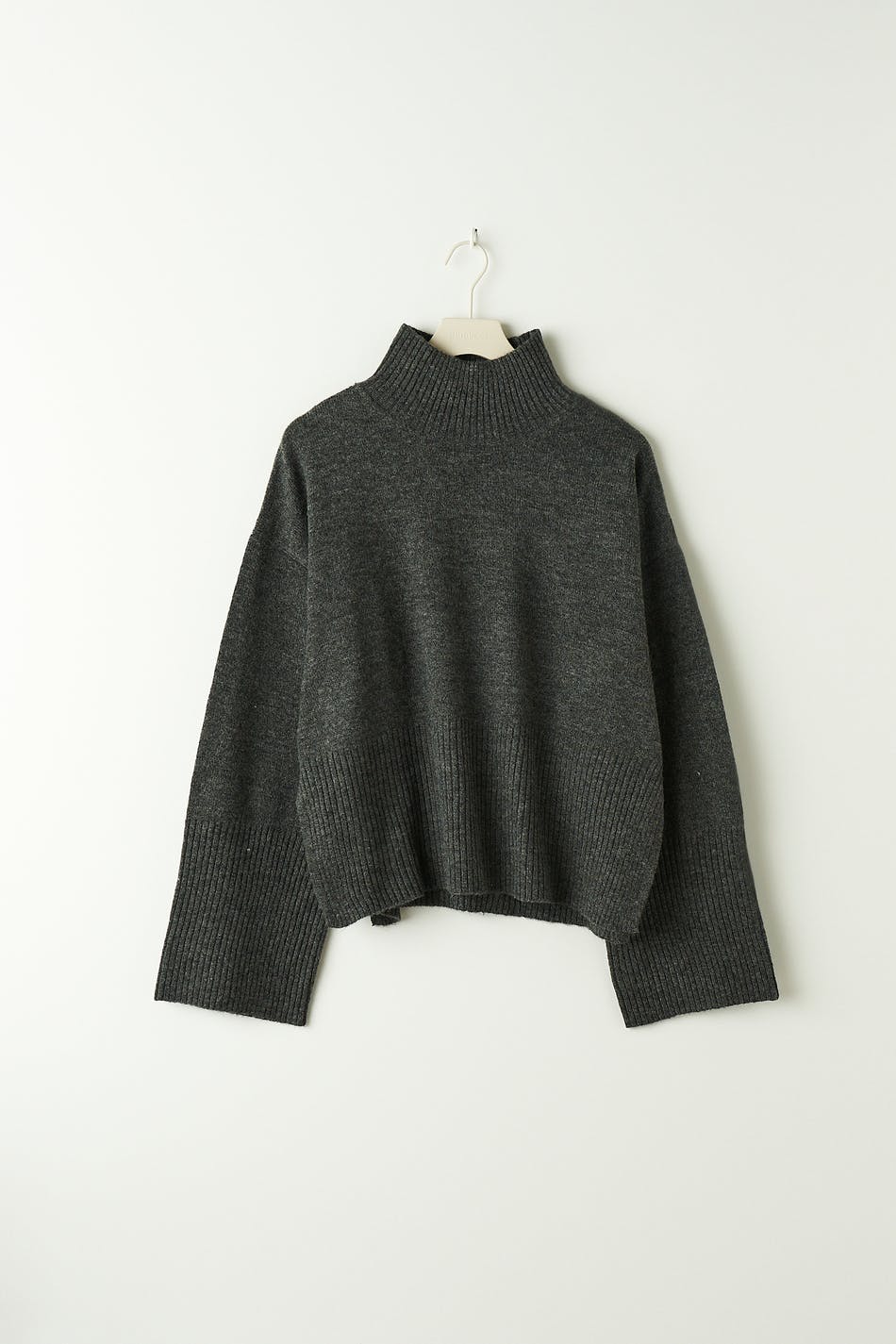 Lova knitted sweater