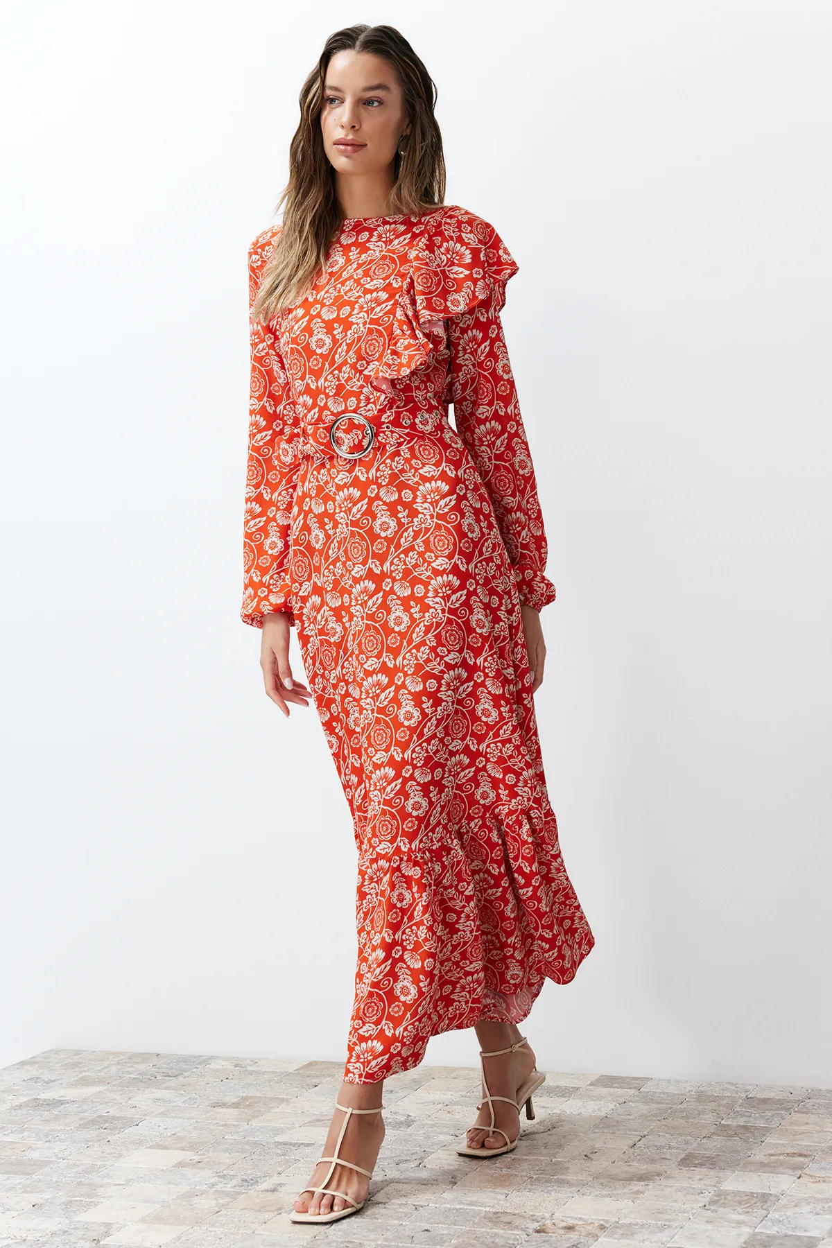 Trendyol Modest  Rotes, mit Blumen gefüttertes, Rüschen-detailliertes, gewebtes Kleid mit Gürtel TCTSS24EB00069