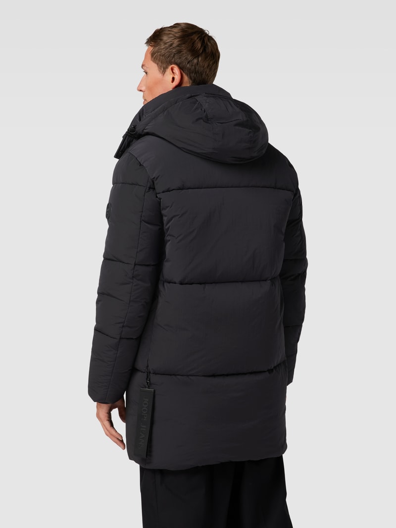 Steppmantel mit Kapuze Modell 'Fabrius' in schwarz