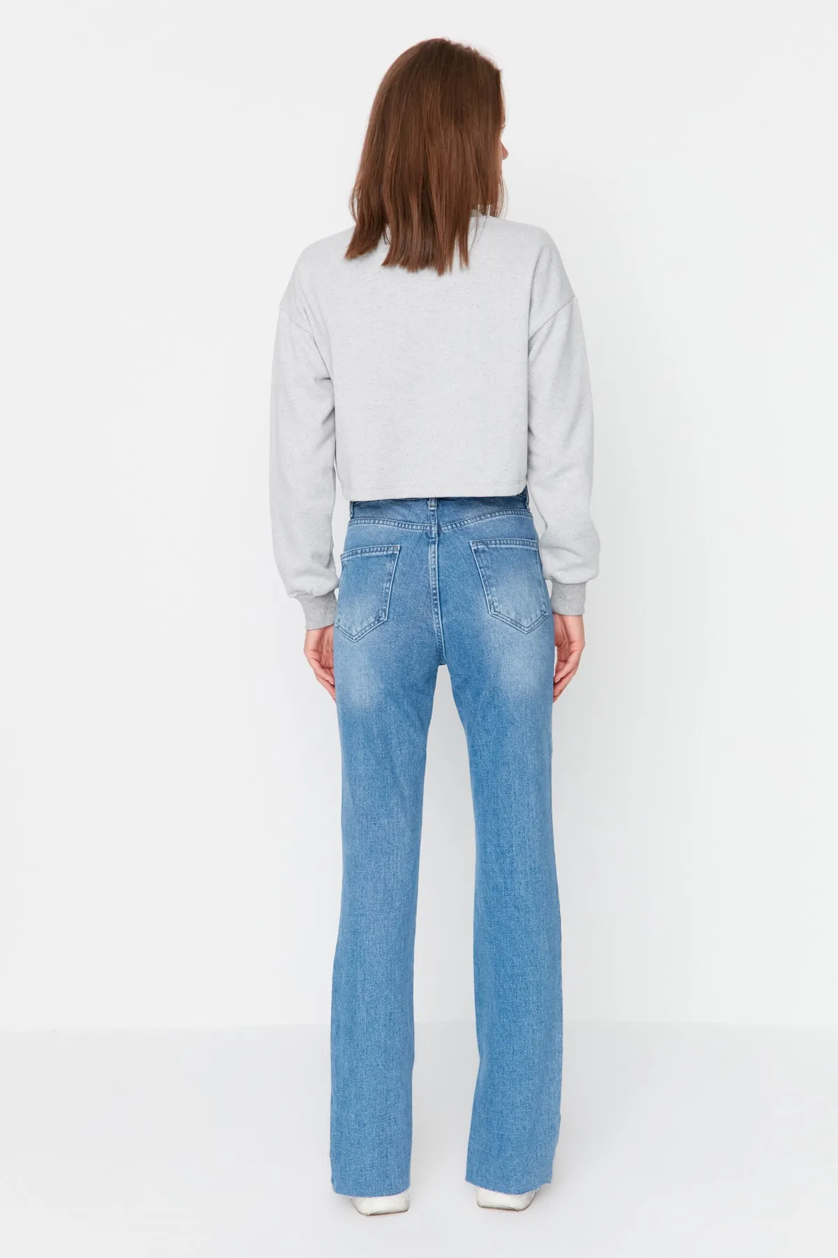 Trendyol Collection  Marineblaue Schlagjeans mit Schlitz und hoher Taille TWOAW22JE0382