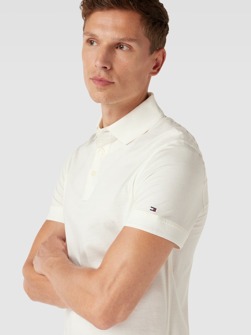 Poloshirt mit Knopfleiste in offwhite