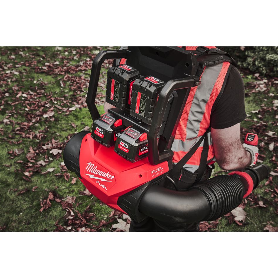 Milwaukee 4933499231 M18 F2BPB-124 FUEL™ kaksoisakkureppu Bladblazer 18 V 4 x 12 Ah akku