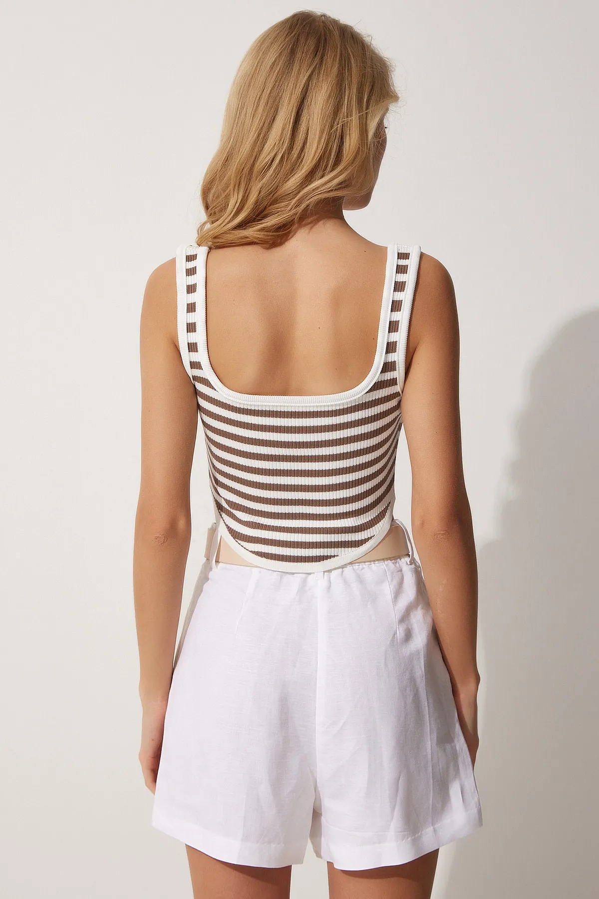 Happiness İstanbul  Braun gestreifte Crop-Strickbluse für Damen YY00143