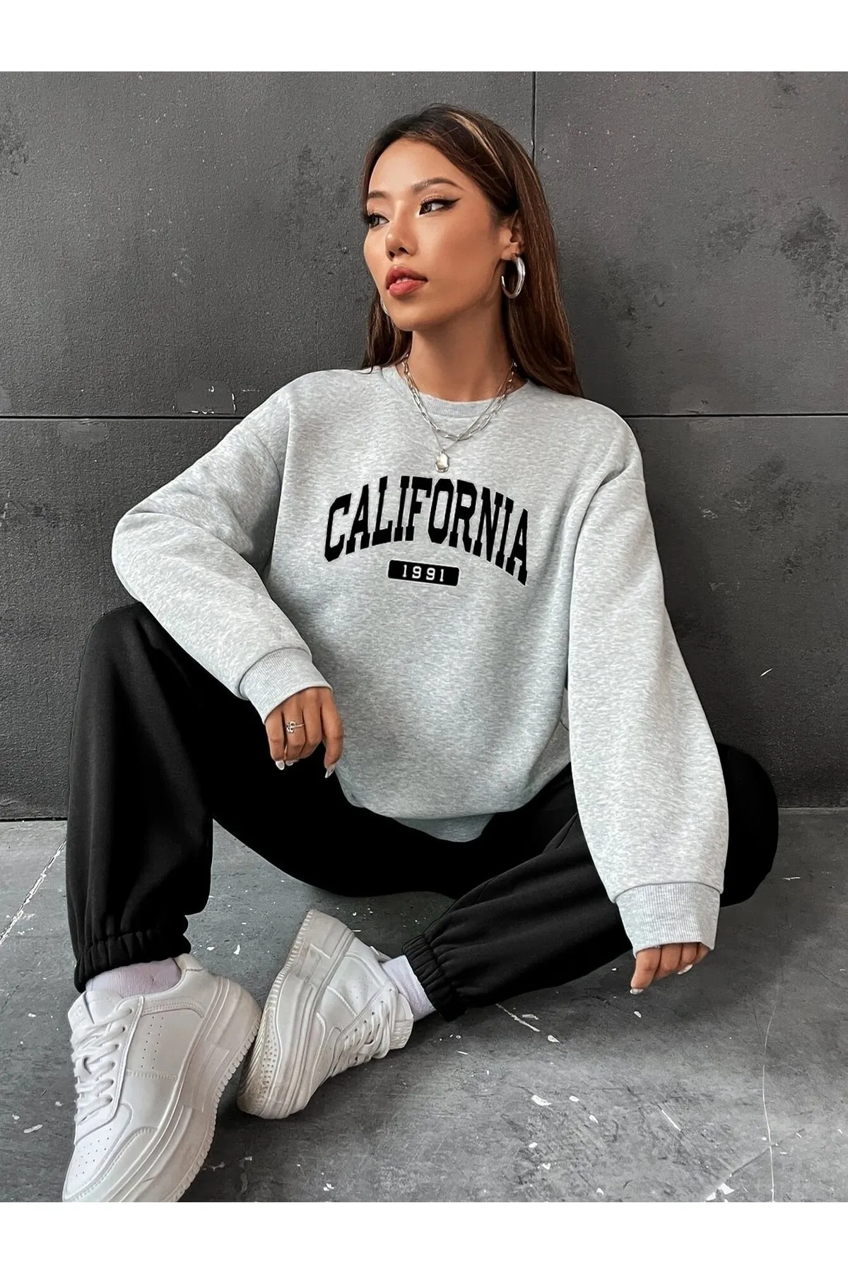 Know  Grau-schwarzes „California 1991“-Trainingsanzug-Set mit Übergröße und Oberteil für Damen