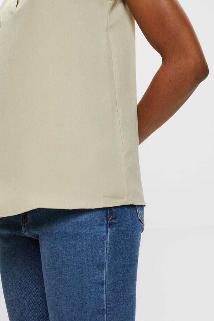 Ärmellose Bluse mit V-Ausschnitt