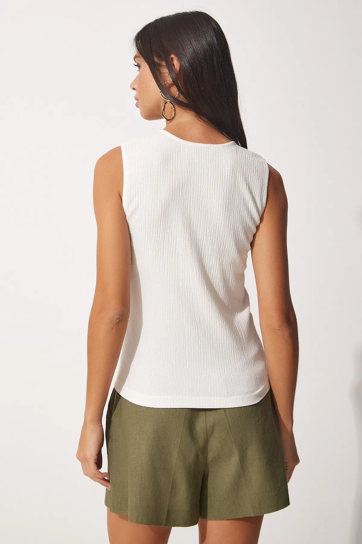 Happiness İstanbul  Weiße Strickbluse für Damen mit quadratischem Kragen DD01200