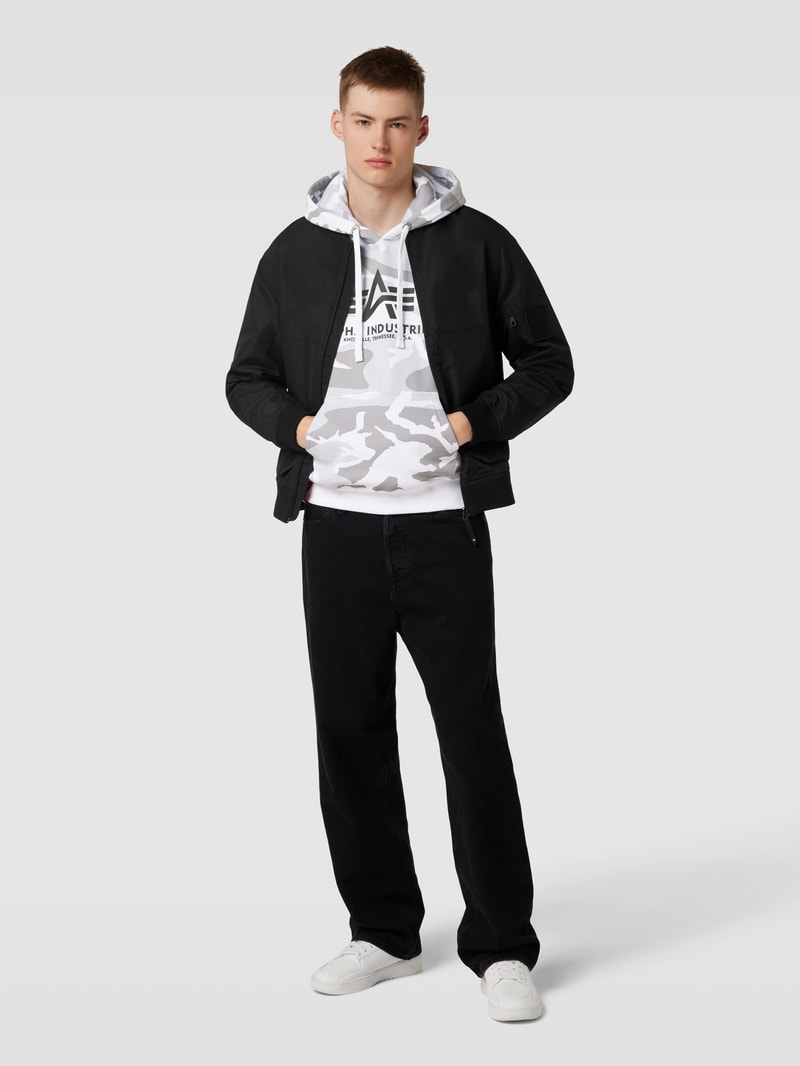 Hoodie mit Camouflage-Muster Modell 'BASIC' in weiß