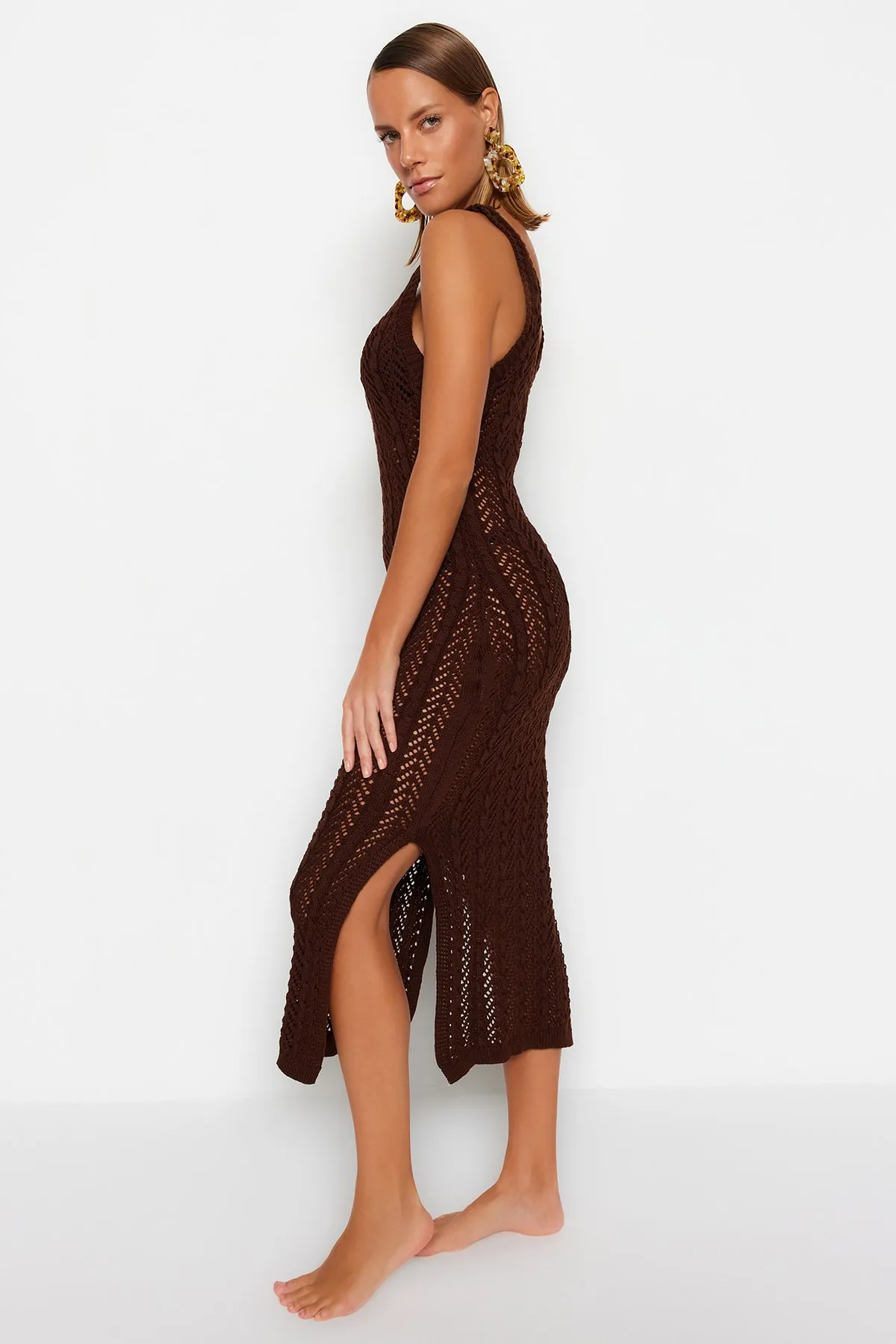 Trendyol Collection  Braunes, tailliertes Midi-Strandkleid aus Strick TBESS23EL00226