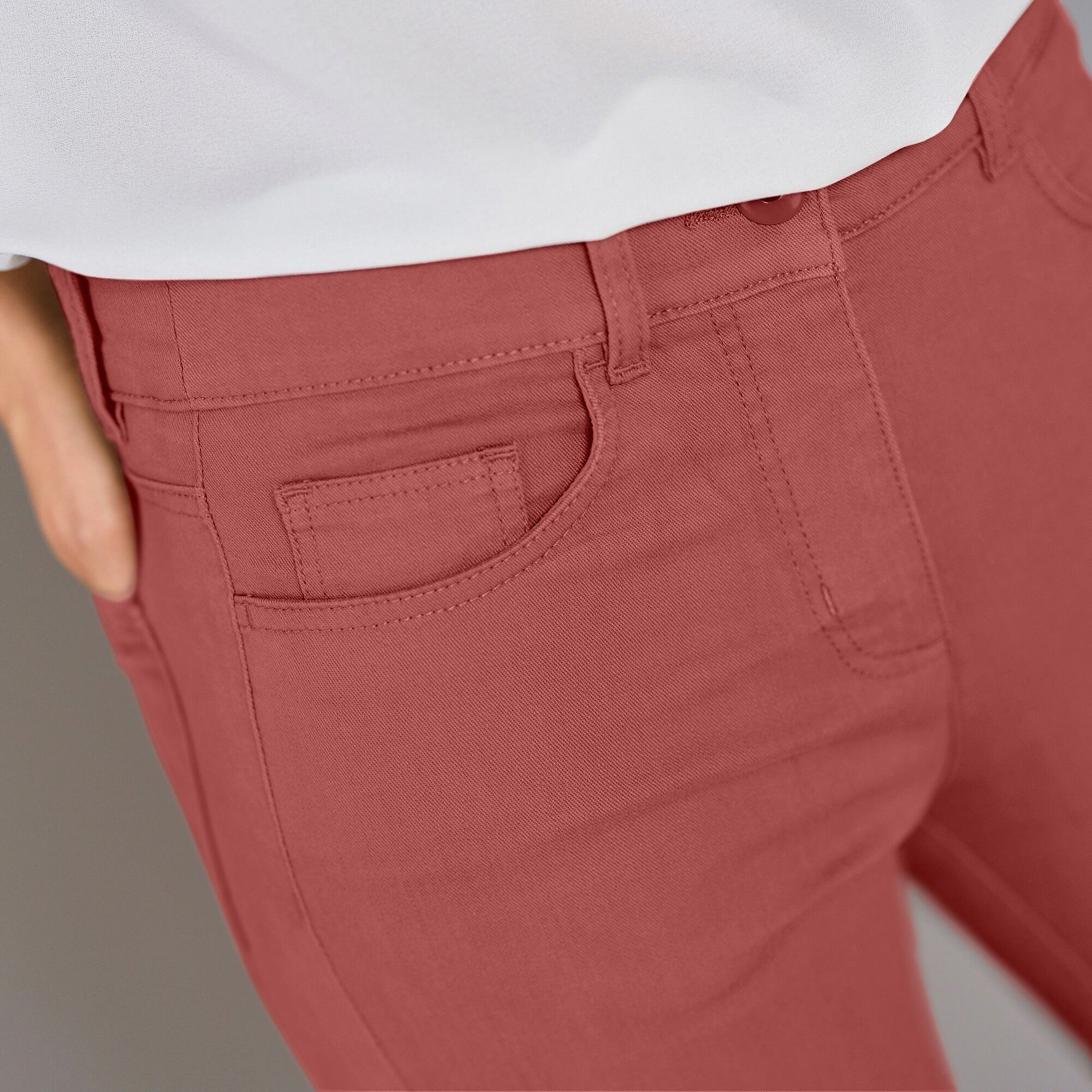 Pantalon droit gainant