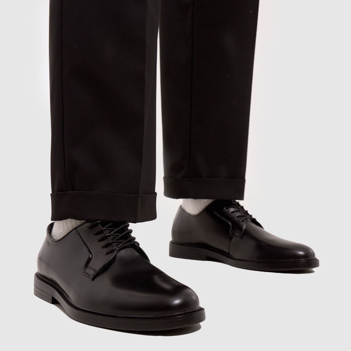 Schuh Monte – Svarta läderskor med snörning