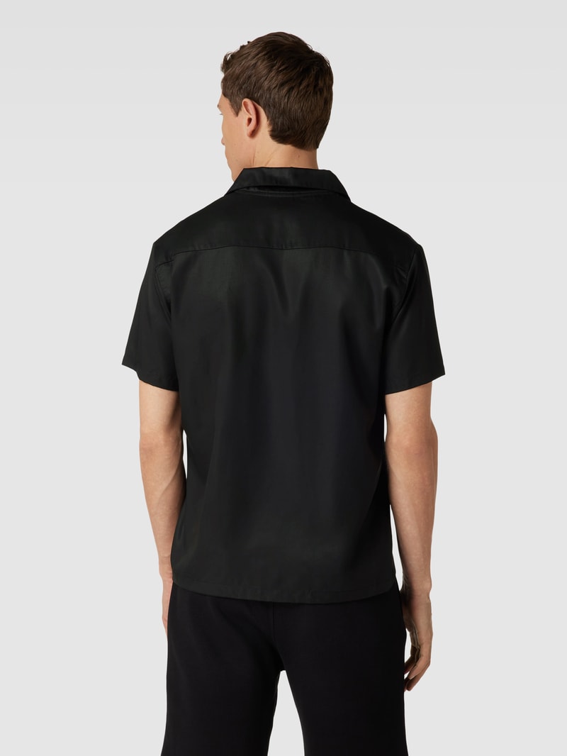 Pyjama-Oberteil mit Label-Patch in schwarz