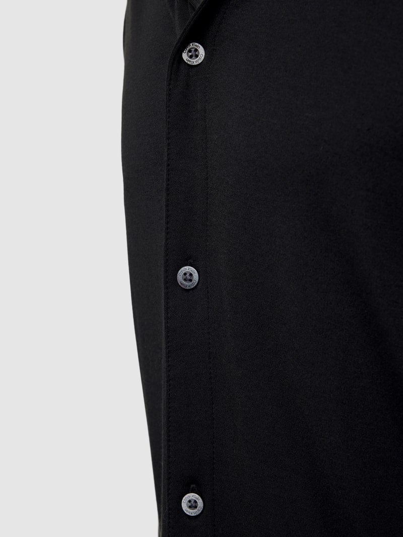 Pyjama-Oberteil mit Knopfleiste in schwarz