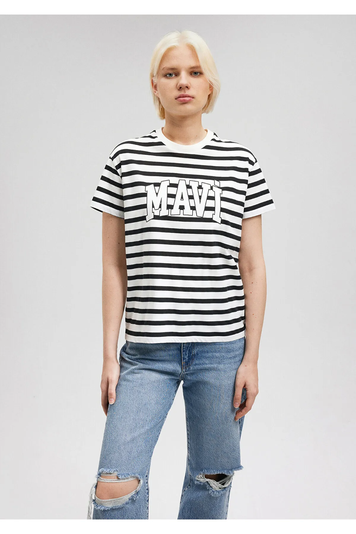 Mavi  Schwarz gestreiftes T-Shirt mit Logodruck, normale Passform / normaler Schnitt 1611360-84041