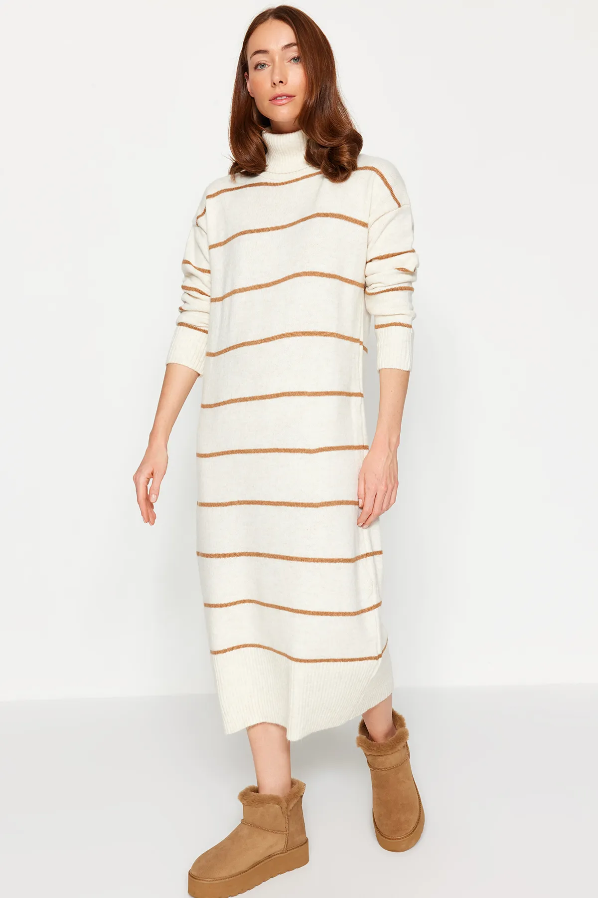 Trendyol Collection  Breite Form Maxi mit Steinstreifen TWOAW24EL00056