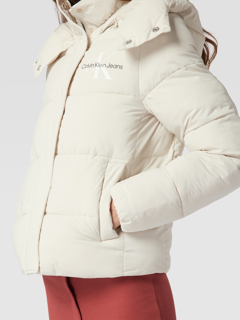 Steppjacke mit abnehmbarer Kapuze in offwhite
