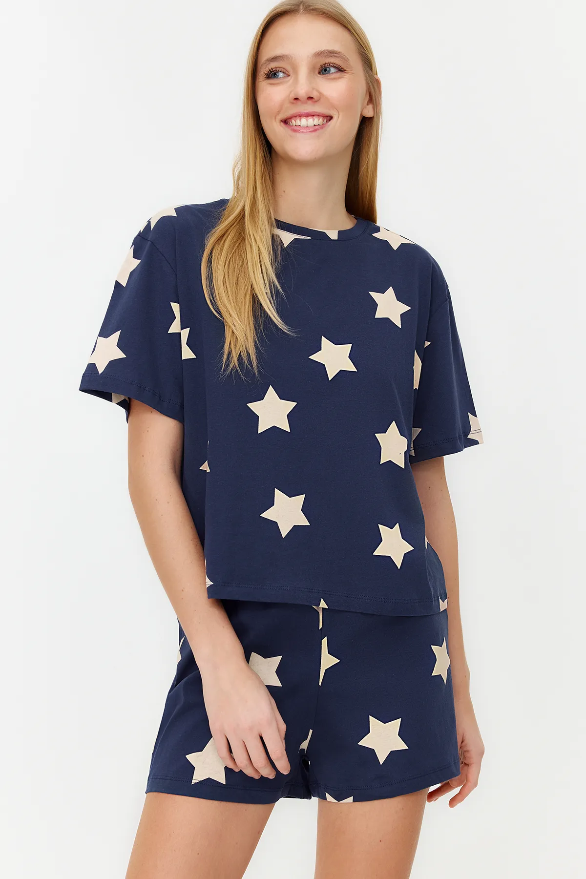 Trendyol Collection  Marineblaues Strickpyjama-Set mit T-Shirt und Shorts aus 100 % Baumwolle mit Sternmuster THMSS22PT0501