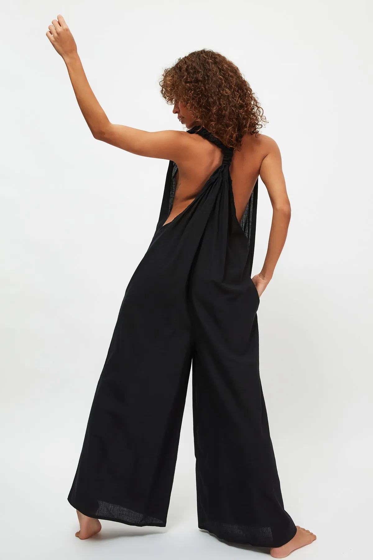 Trendyol Collection  Schwarzer, gewebter, geraffter Overall aus 100 % Baumwolle TBESS21TU0269