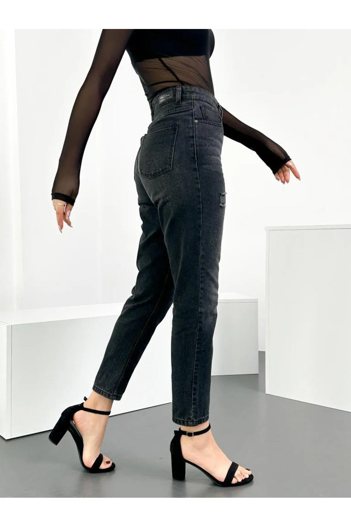 HLT JEANS  Schwarze, ausgefranste Damen-Mom-Jeans mit hoher Taille, lycrafreie Denim-Hose aus 100 % Baumwolle, Anna-Modell