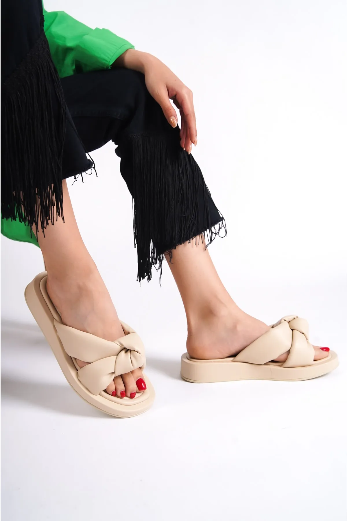 Capone Outfitters  Capone Flat Heeled Cross Soft Banded Comfort Beige Damenhausschuhe