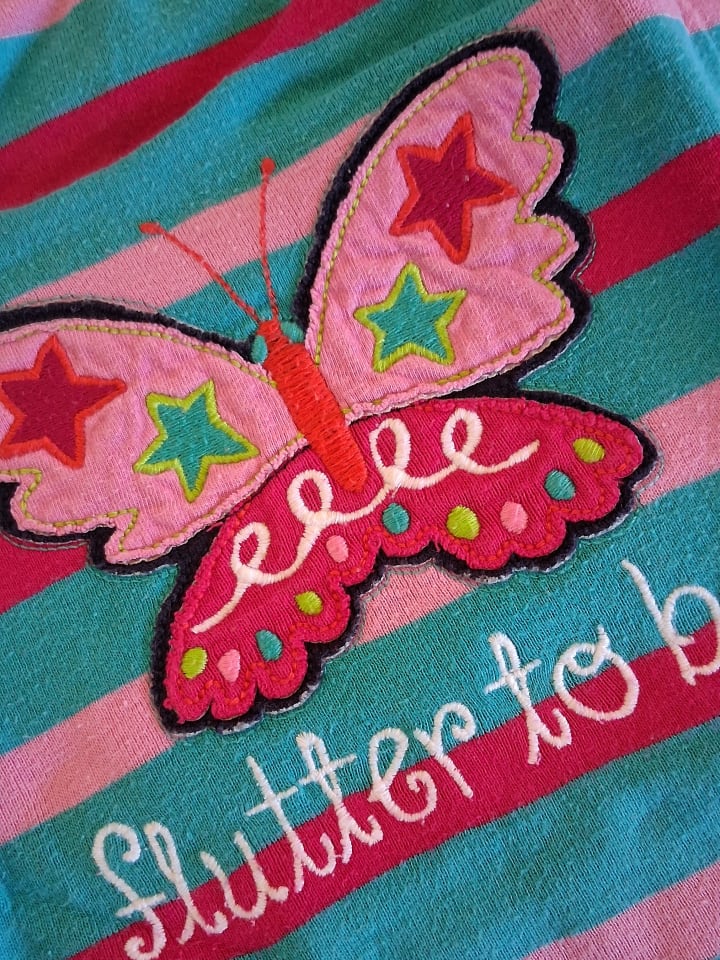 Hatley 🦋 Pyjama ⭐ kurzer Schlafanzug ⭐ Blau Rosa 🦋 Schmetterling 🦋 ...er wurde gerne getragen... Waschspuren vorhanden... sonst noch in einem guten Zustand günstig kaufen 128