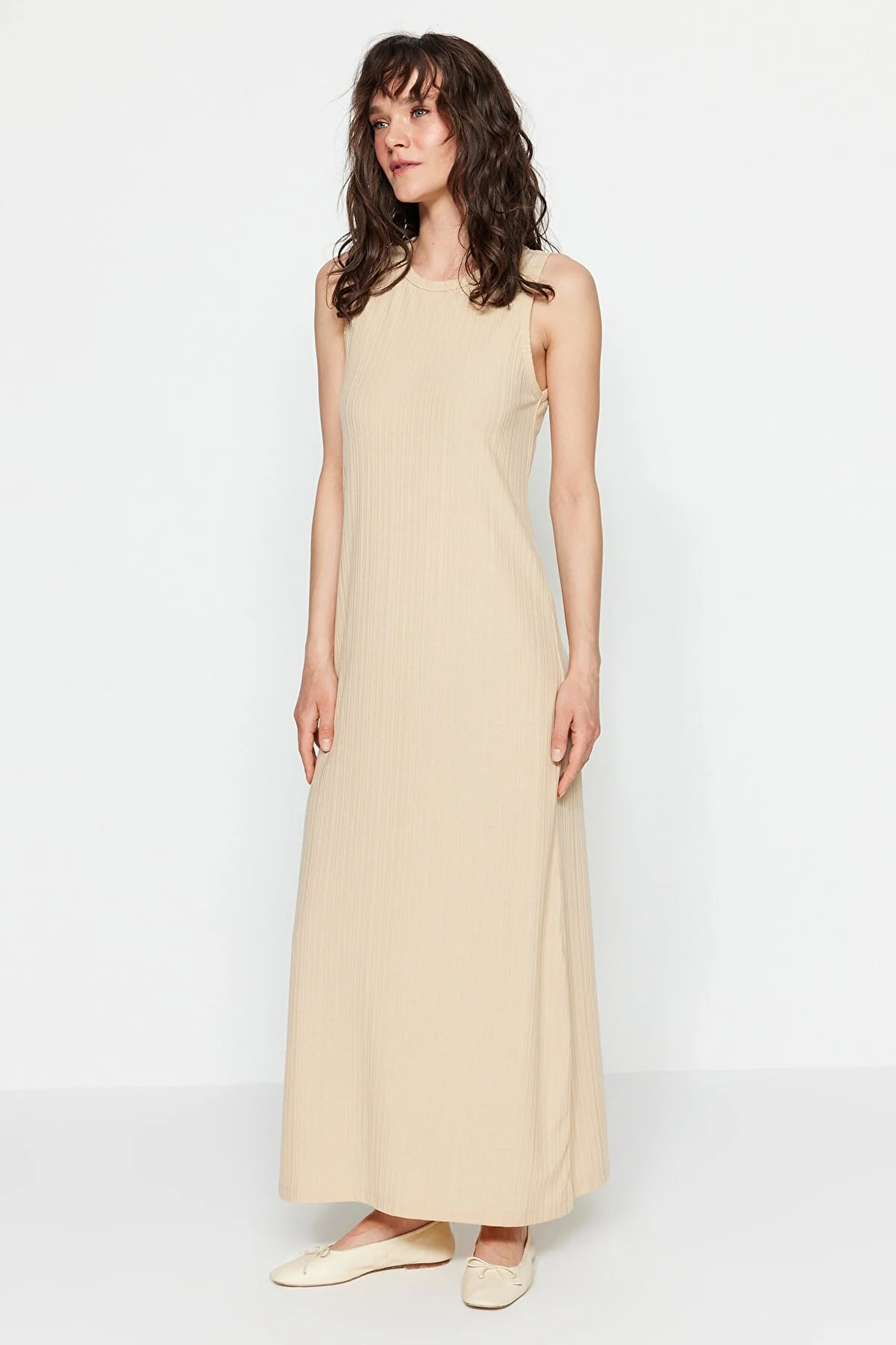 Trendyol Modest  Beiges ärmelloses Strickkleid mit Kordelzug TCTSS23EB00001
