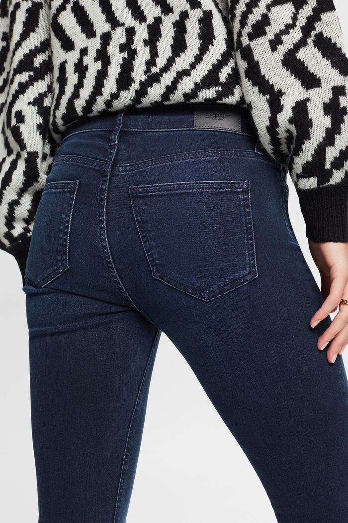 Schmale Jeans mit mittlerer Bundhöhe