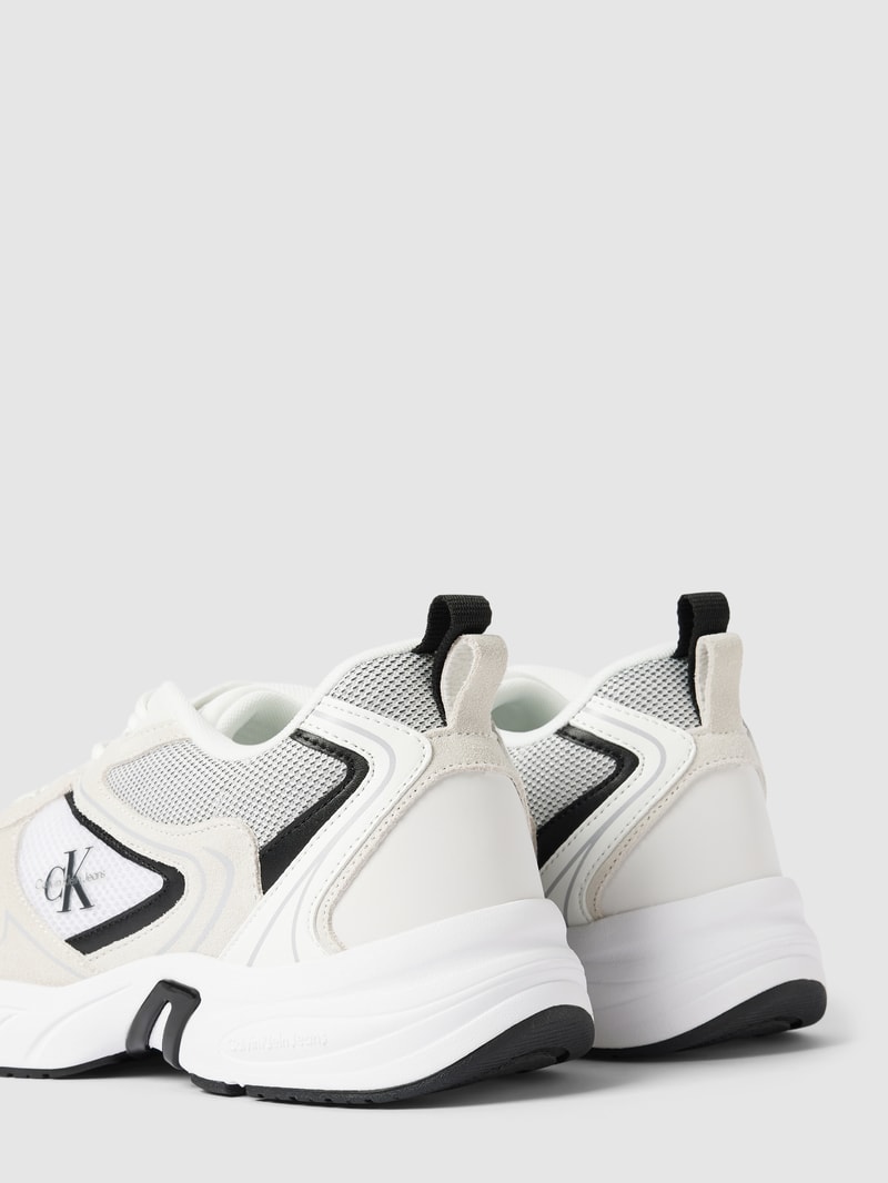 Sneaker mit Label-Detail Modell 'RETRO' in weiss