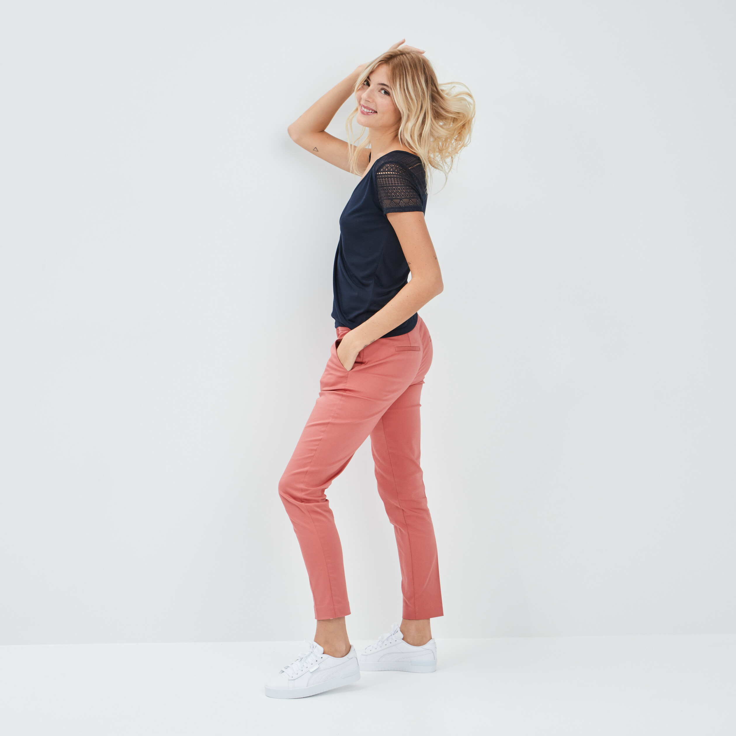 T-shirt manches courtes détail dentelle bleu marine femme | La Halle