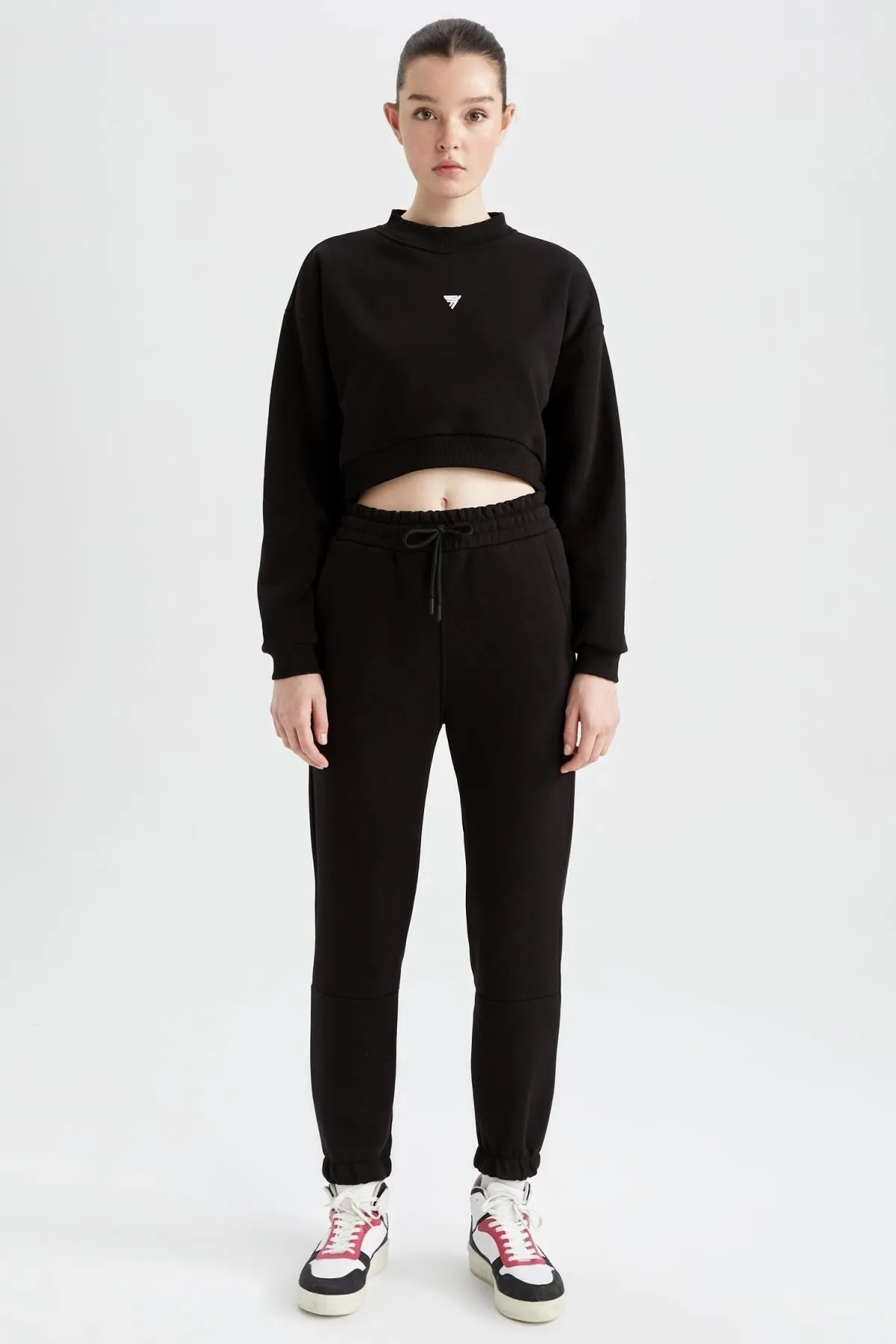 DeFacto  Fit Crop Sweatshirt mit Rundhalsausschnitt Y9533az22au
