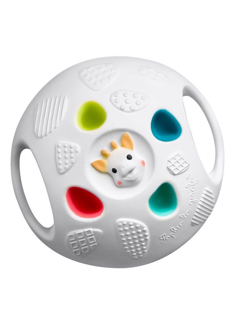 Girafa Sophie So'Pure Senso'Ball se joacă cu mingea