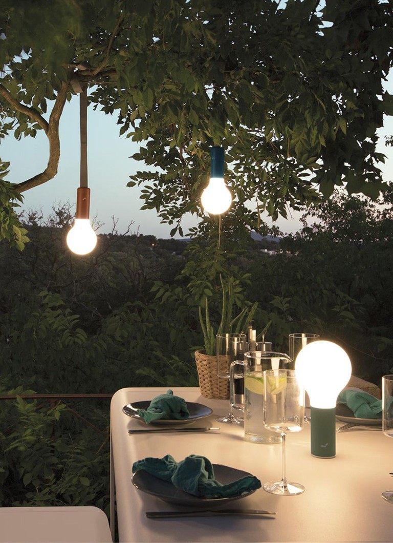 Lampă de masă LED Fermob Aplo H24, 24,5 x Ø11,5 cm