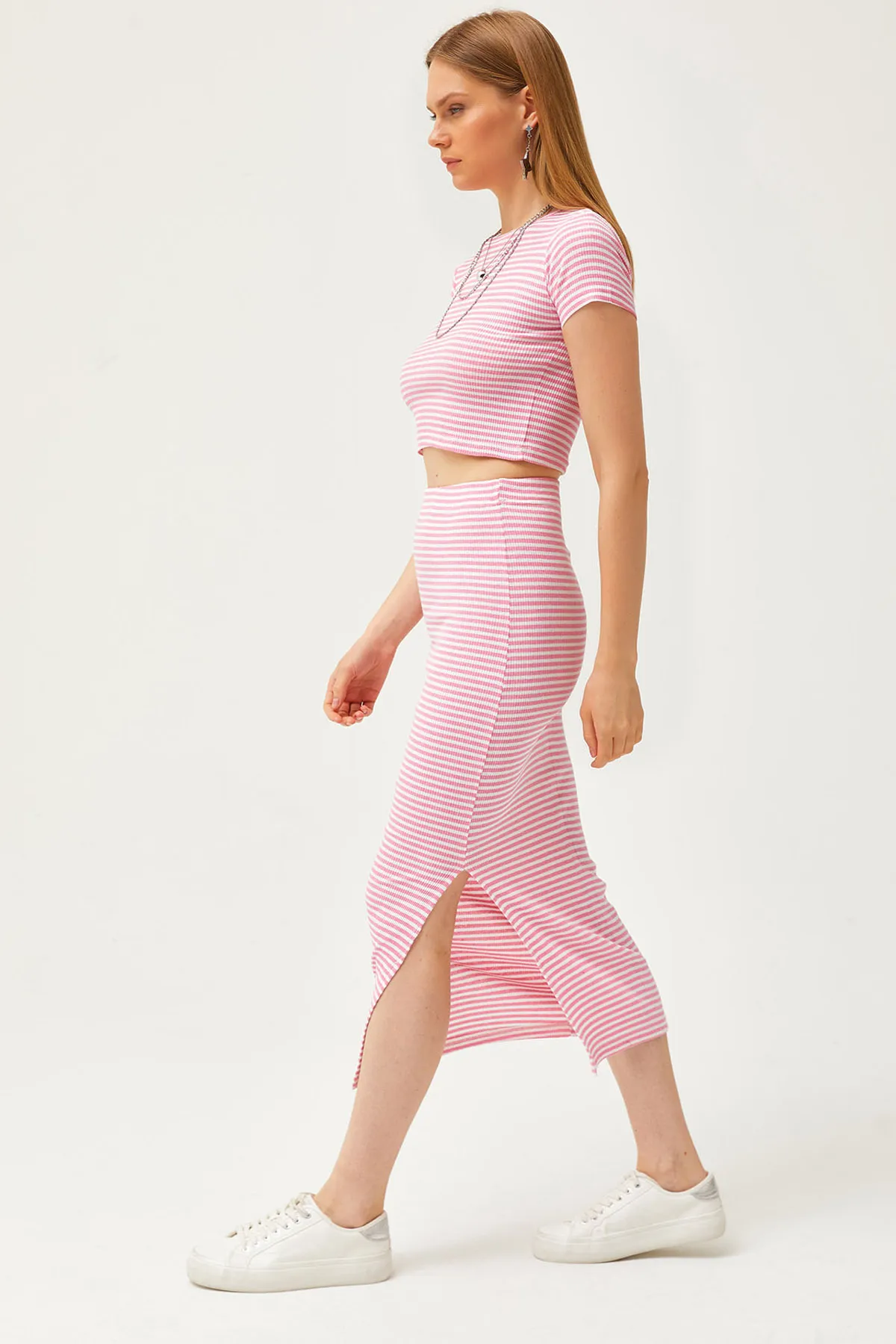 Olalook  Gestreifter, bonbonrosa Kurzarm-Lycra-Anzug mit Schlitzrock für Damen TKM-19000194