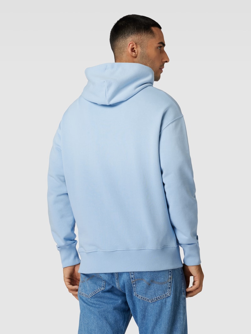 Hoodie mit Känguru-Tasche in hellblau