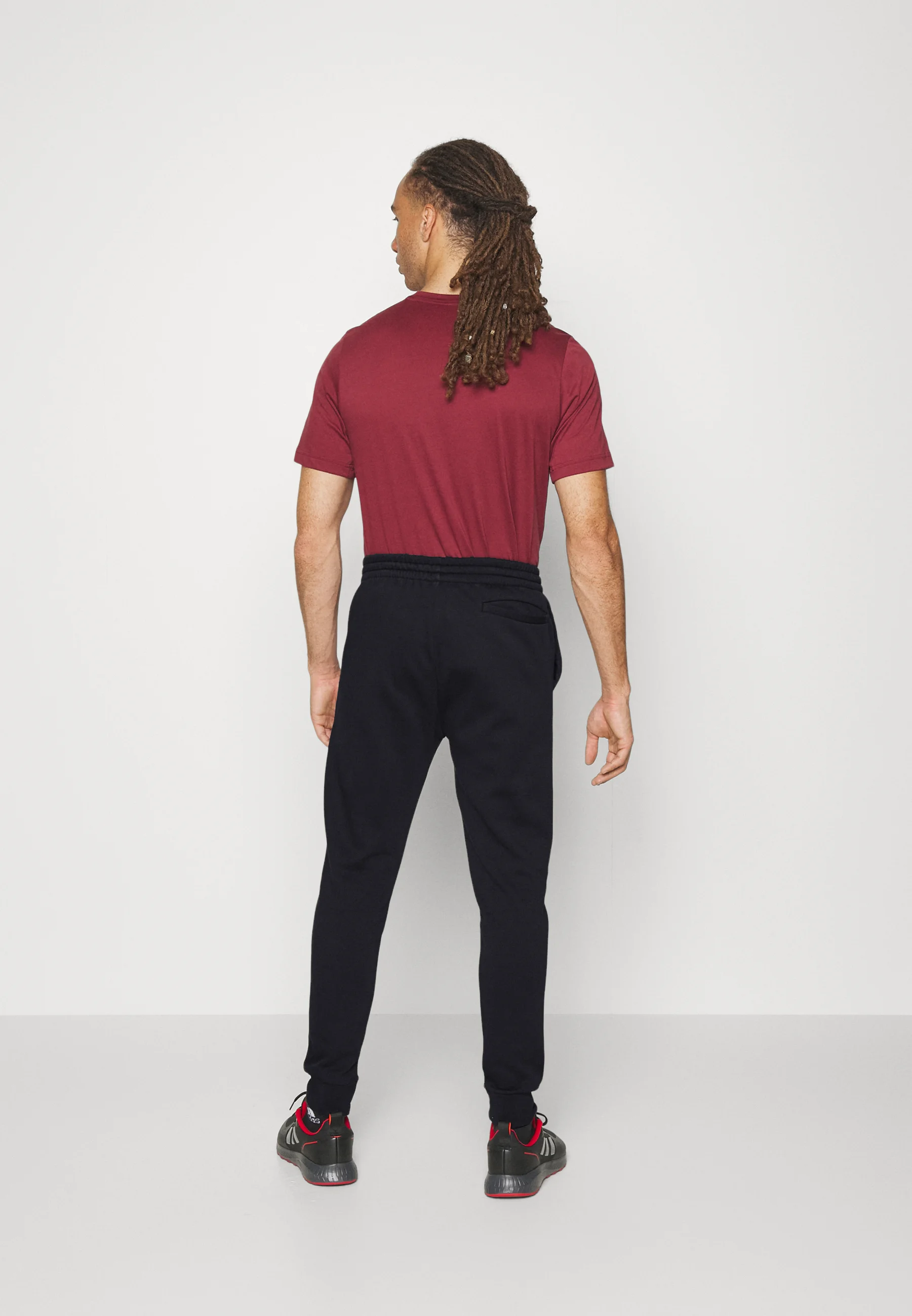 adidas Sportswear ESSENTIALS TAPERED - Pantalones de chándal