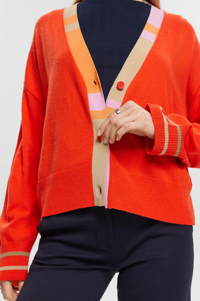 Cardigan mit V-Ausschnitt