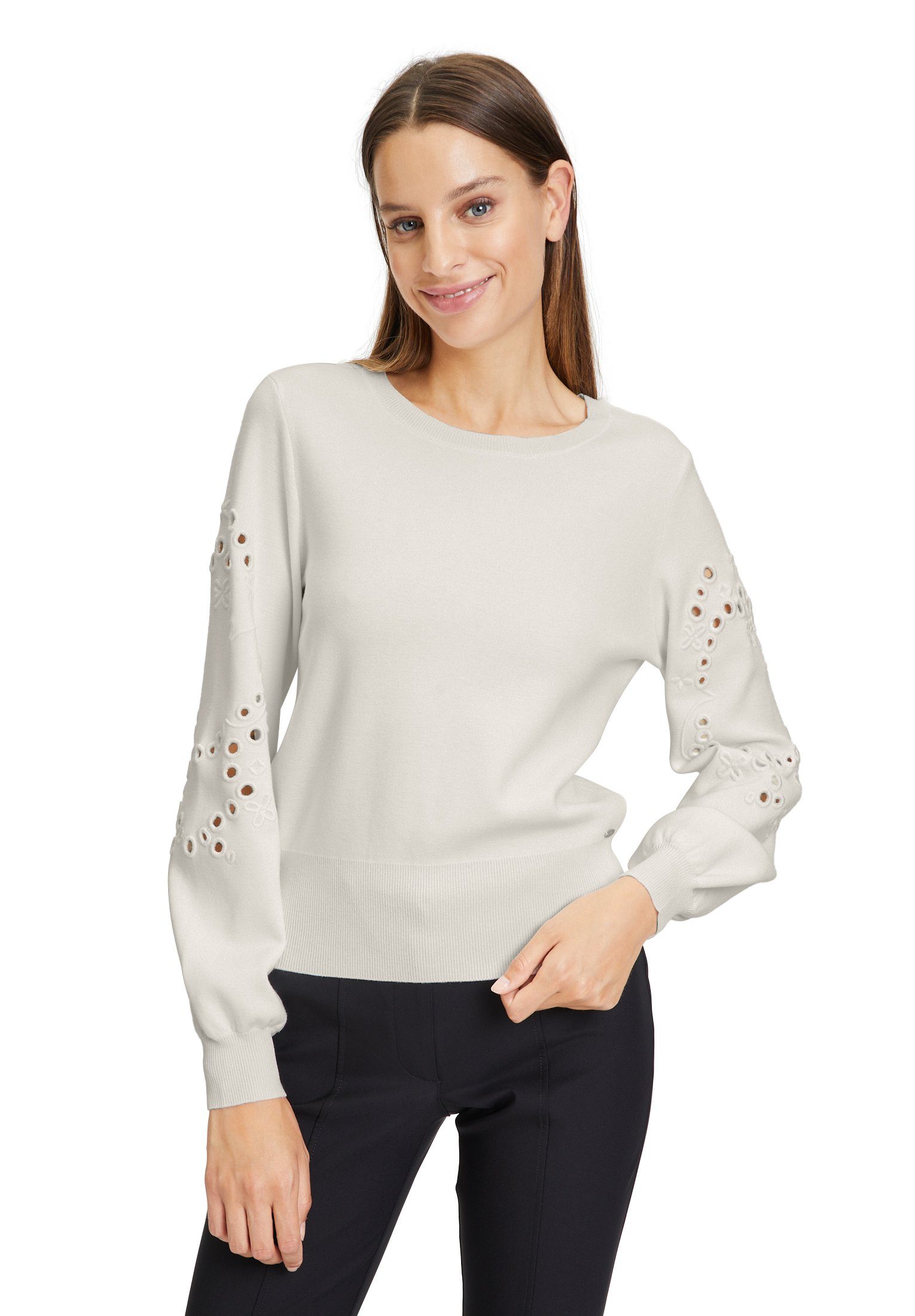 Betty&Co Strickpullover mit Rundhalsausschnitt (1-tlg) Lochstickerei