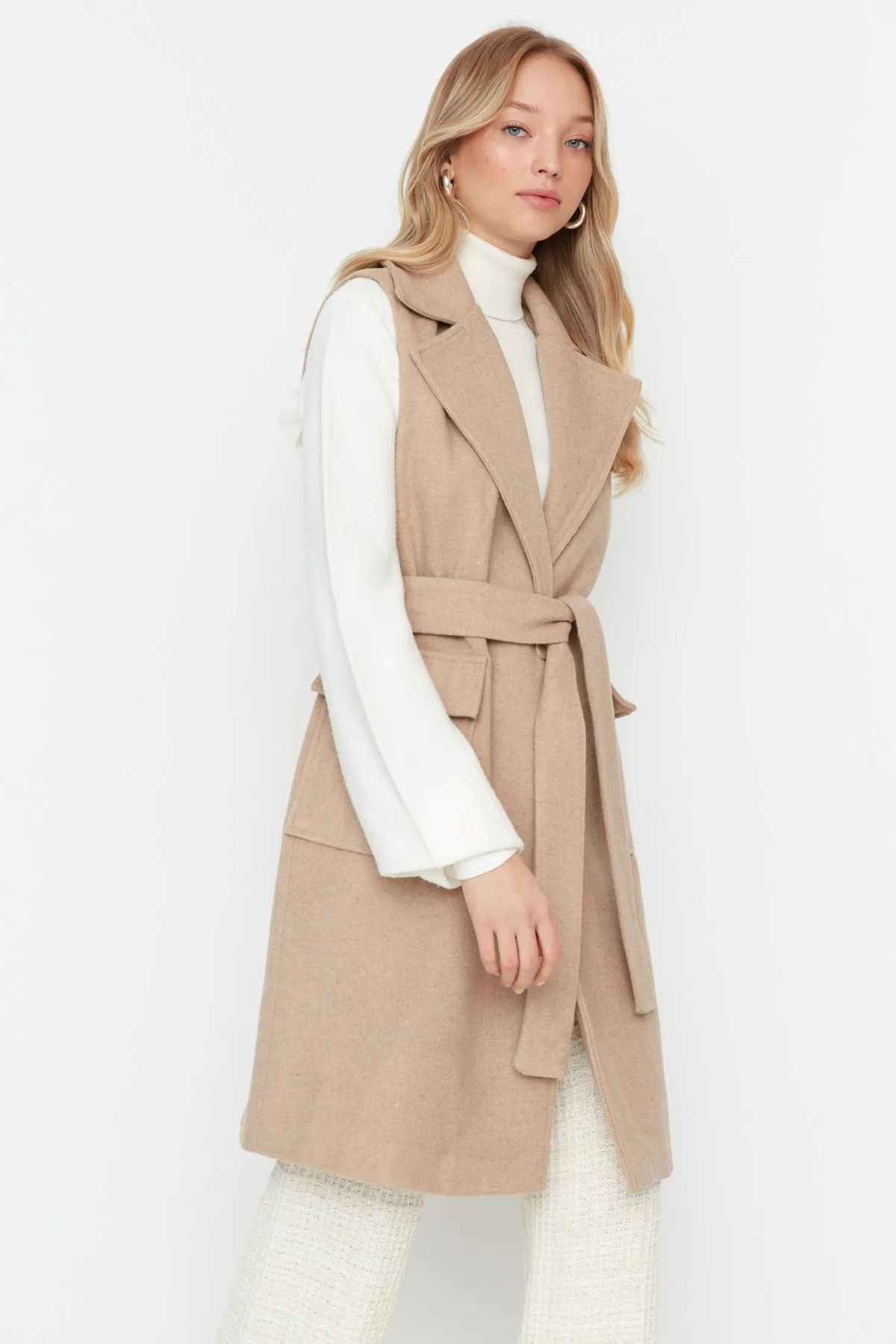 Trendyol Modest  Kameljacke, Weste mit Kragen, Taille und Gürtel TCTAW23YE00006