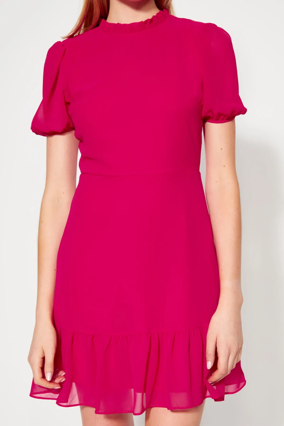 Trendyol Collection  Gewebtes Kleid mit Volant in Fuchsia TWOSS23EL00520