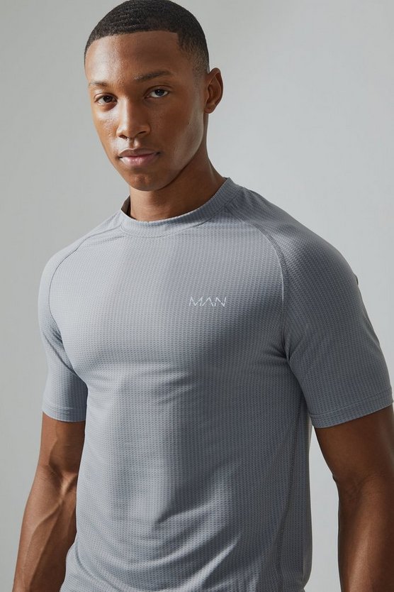 Man Active Muscle-Fit T-Shirt