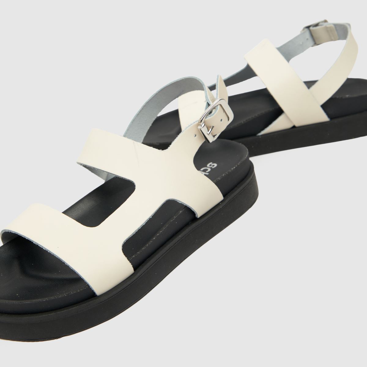 Schuh Tasmin vastag bőr szandál fehér színben
