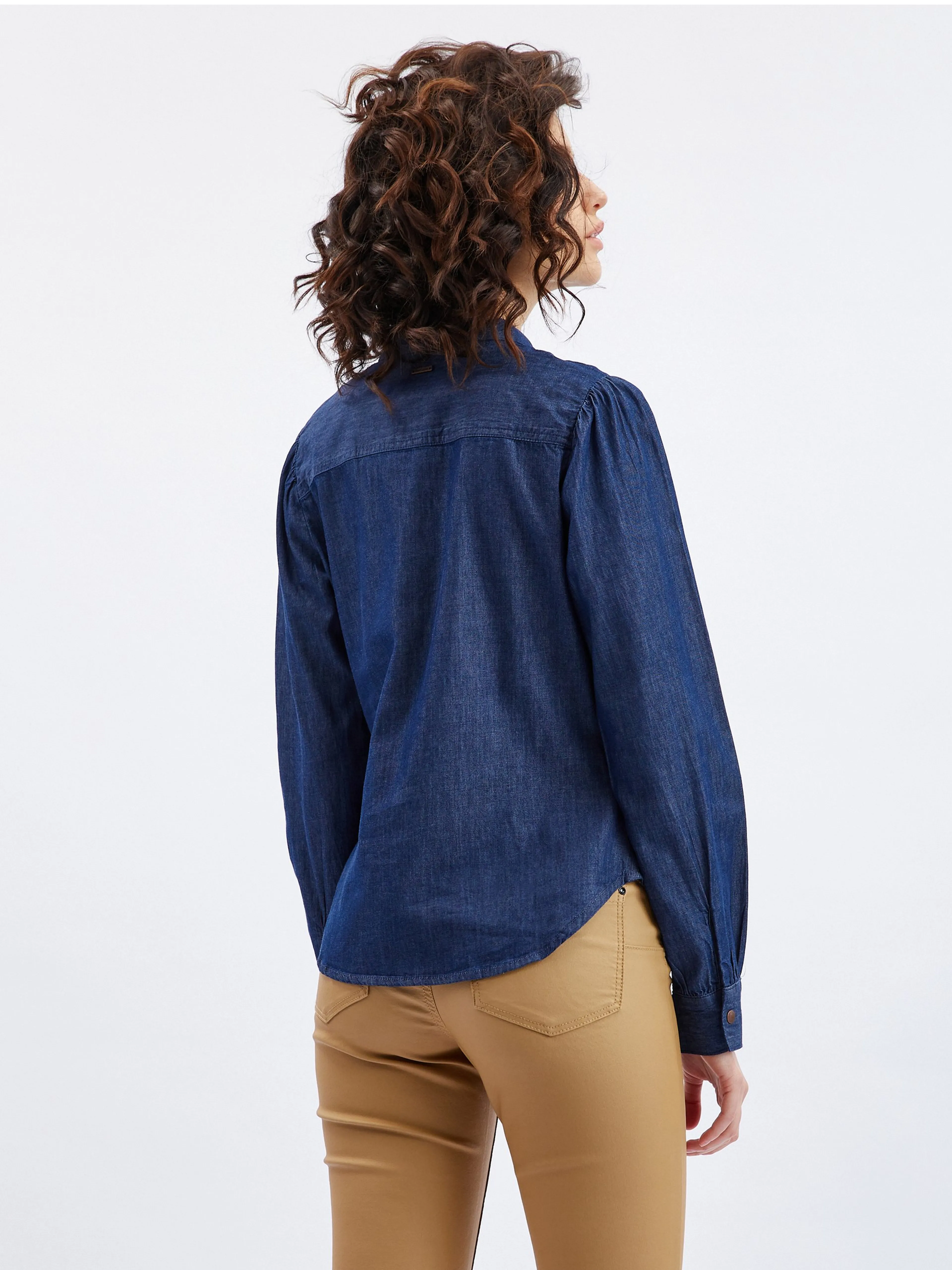 Dunkelblaues Damen-Denim-Shirt mit dekorativem Detail ORSAY