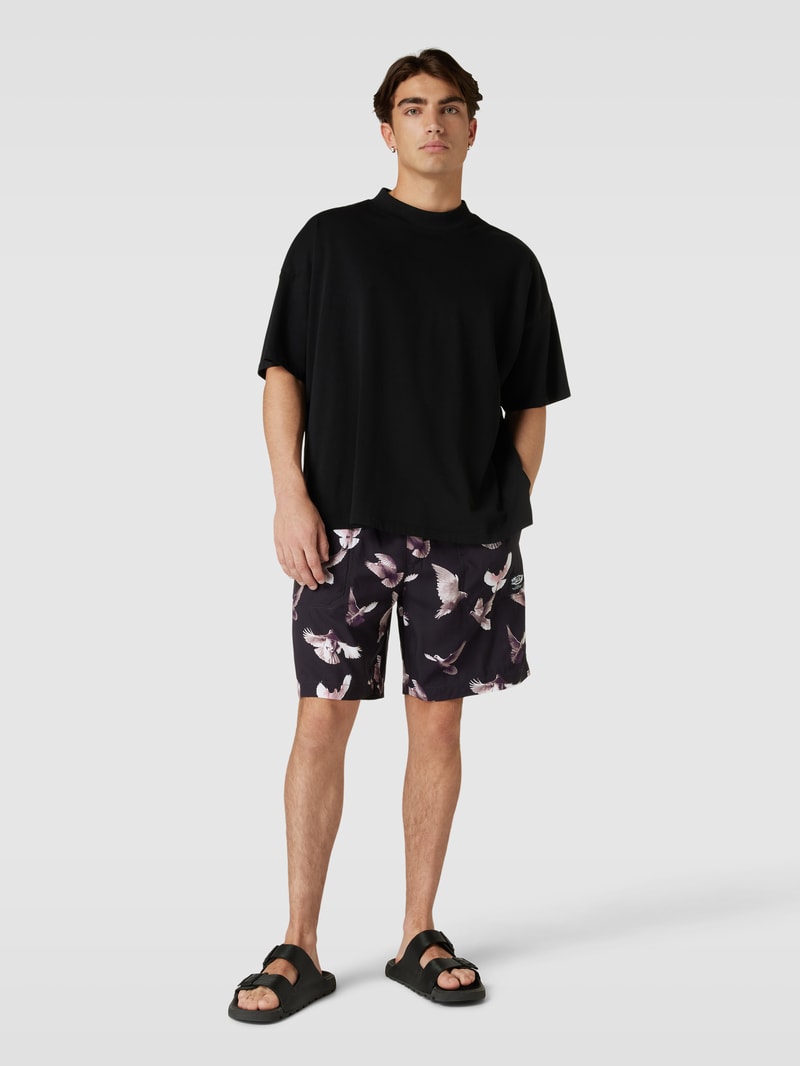 Shorts aus Viskose mit Allover-Muster in schwarz