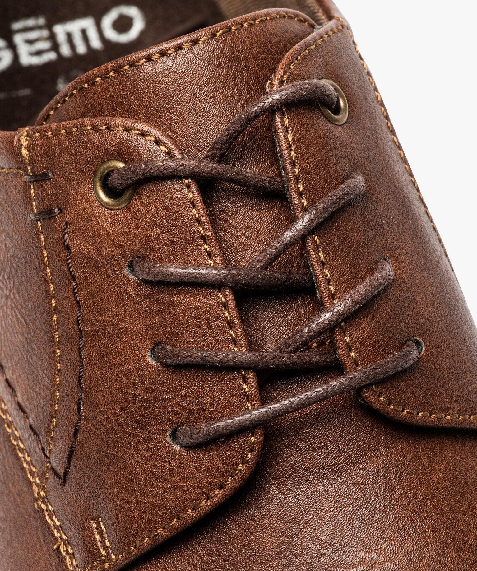 Derbies homme avec un illet métallique et surpiqres camel | GEMO
