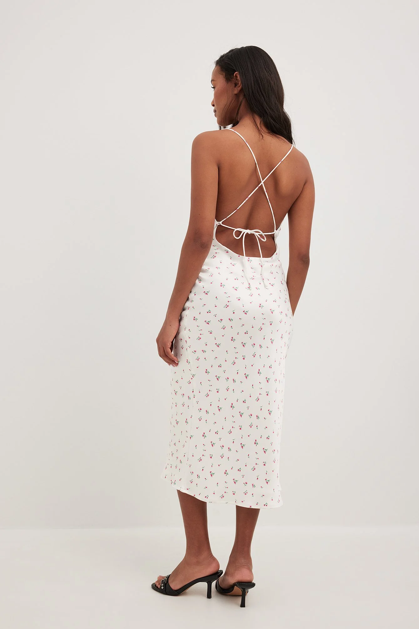 Midi-Slipkleid mit Wasserfallausschnitt